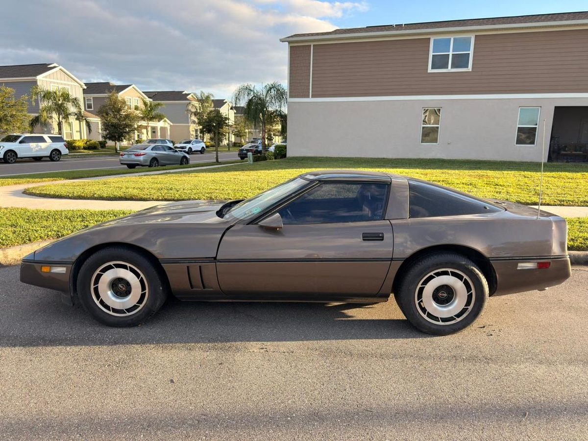 Corvette C4 champagne 1984 importado pela FullTime