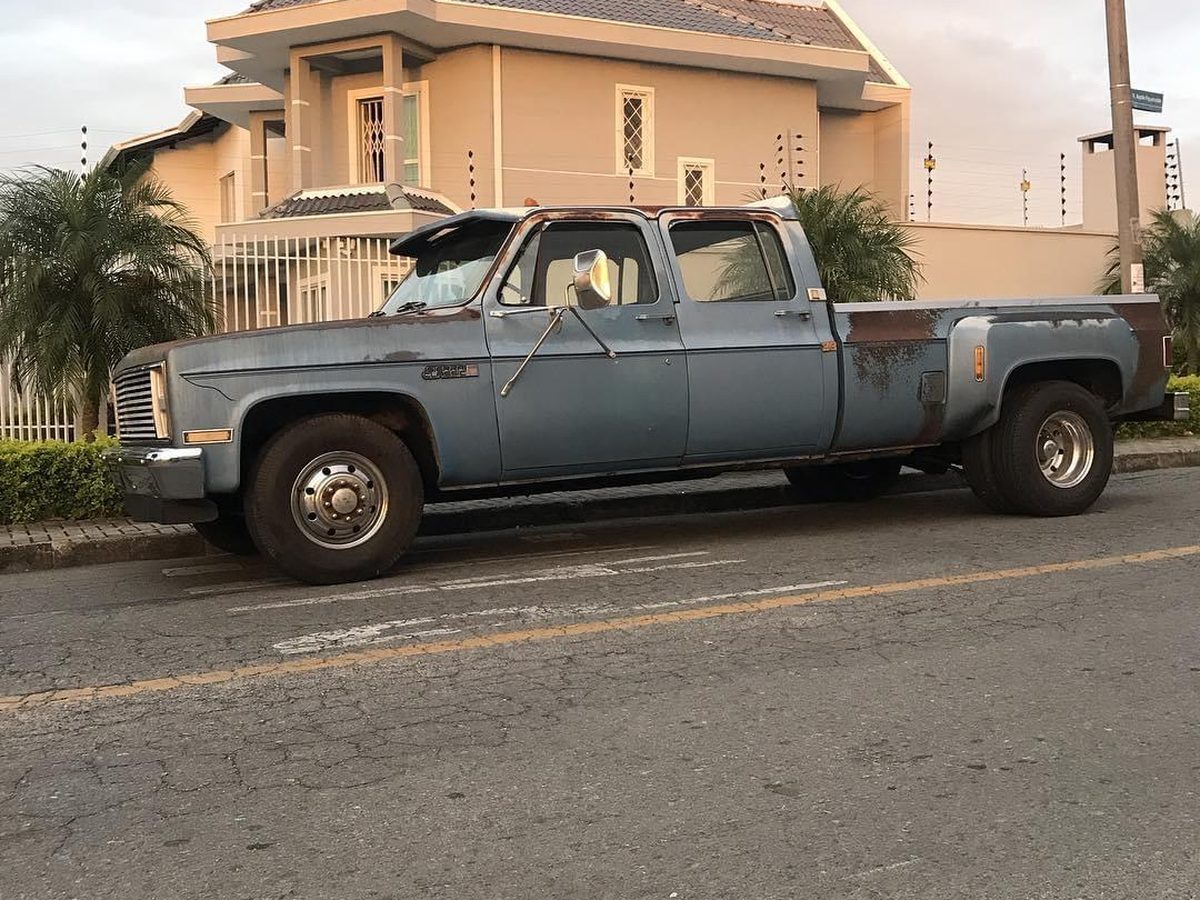 GMC Dually Anos 80 importado pela FullTime